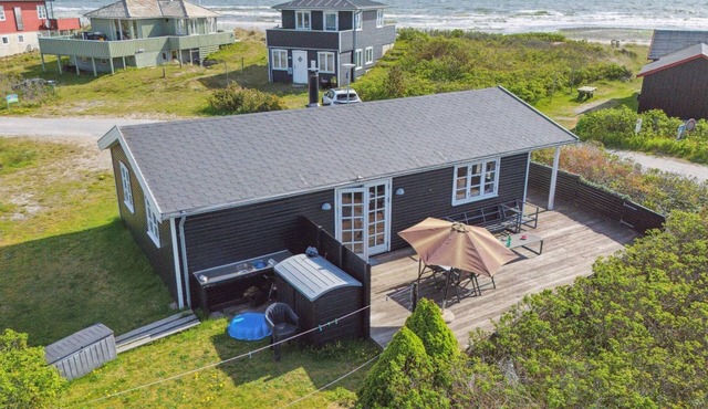 "Baarde" - 60m from the sea by Interhome