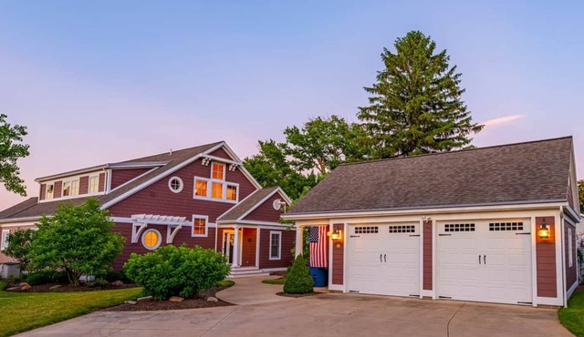 Baba's Lakehouse 6 bedroom Lakefront home