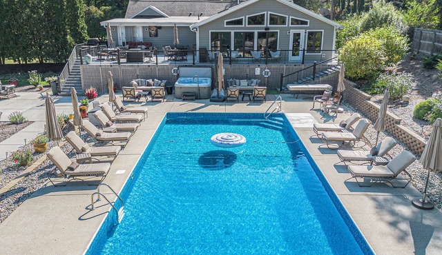 Babe’s Pond | Heated Pool | Hot Tub | Pickleball