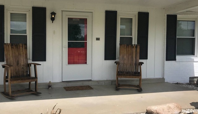 Bab’s Hideaway country quiet with in town convenience