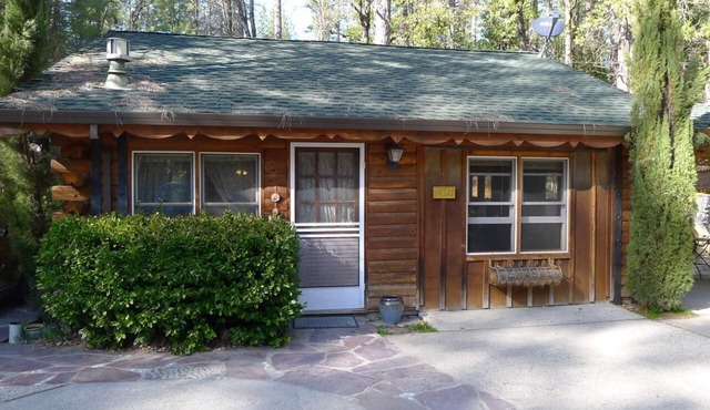 Baby Bear's Cottage w/private hot tub