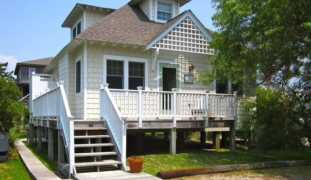 Baby Duck Cottage- A Storybook Island Bungalow Steps from the Lighthouse-3BR/2BA