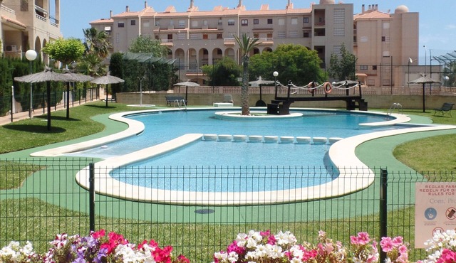 ★ Baby friendly★ 3 Bedrooms, Air cond, Pool, Wifi, Toys, garage