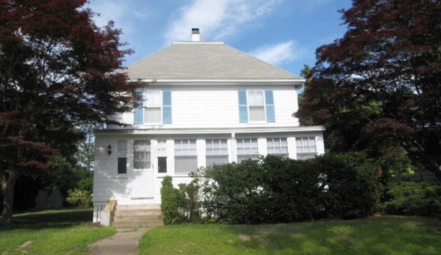 Baby & Pet Friendly, Central AC, 4 BR sleeps 8, Traveling Nurse Welcome