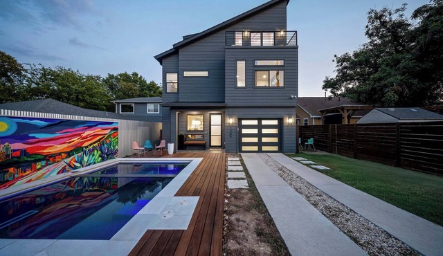 Bach & Bubbly House with Pool, Gym & Glam Room