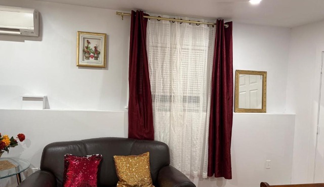 Bachelor and Double room in Bedford, Halifax