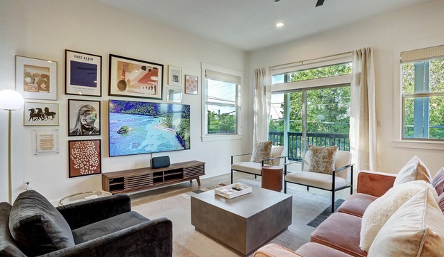 Bachelor/Bachelorette Mansion In the Heart of ATX