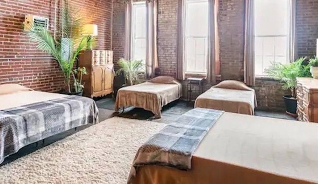 Bachelor, Bachelorette, Teams or Large Groups! Large 2 Bedroom Apt, Sleeps 12.