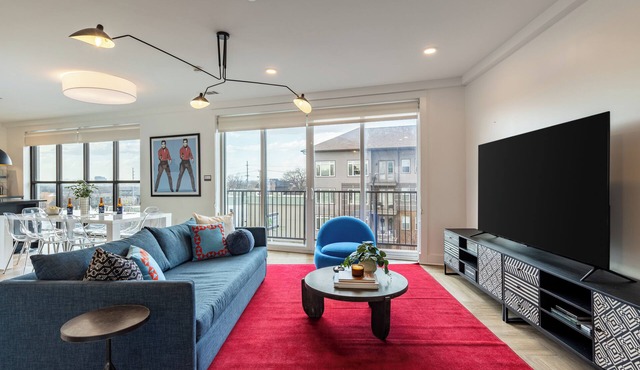 Bachelor Party Pad, 5 Minutes to Broadway + Private Balcony | Last Call