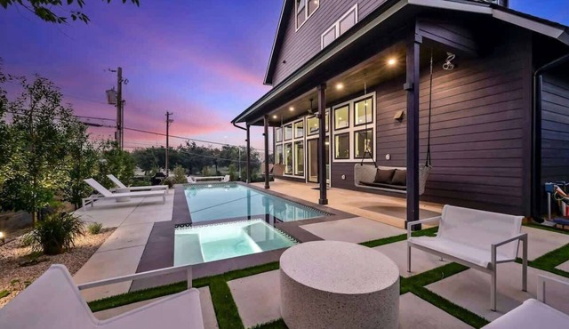 Bachelorette Fave - Pool, Lounge, Bar, Projector