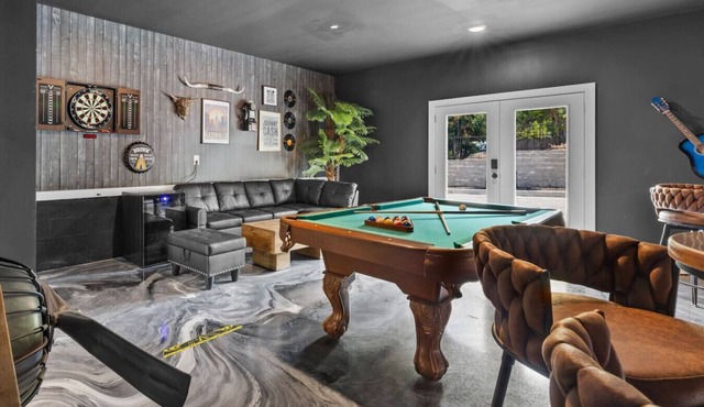 Bachelor’s Dream Pad - 4BR w/Game Room & Rooftop!