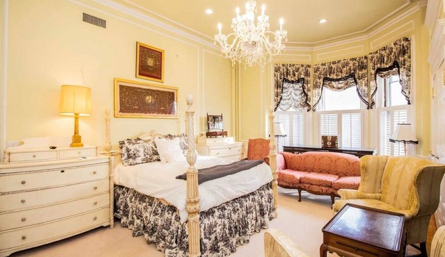 Back Bay Efficiency Unit, Pvt Bath, Kitchenette