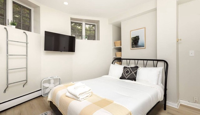 Back Bay Simple Studio Apartment
