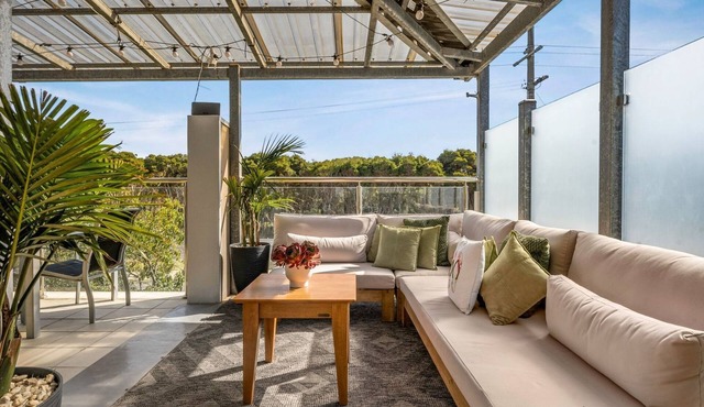 Back Beach Beauty in Smiths Beach