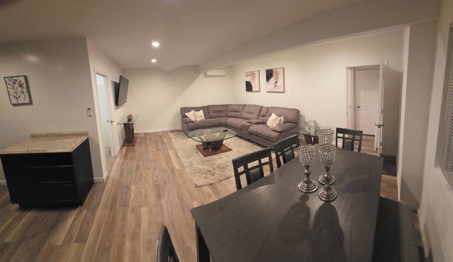 Back House 2-bedroom in Quiet NOHO District