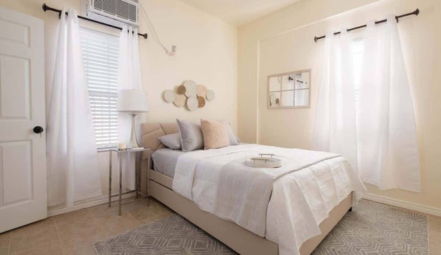Back house Oasis: Quiet & Roomy