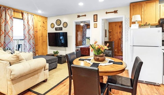 Back of the Koozy Kottage w/ Kayaks and bikes!