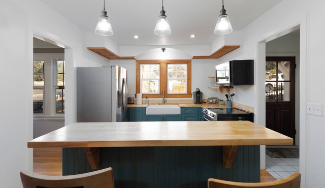 Back of the Moon Cottage in the Hills