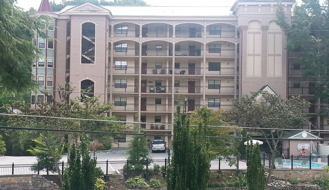 Back on the rental program Large corner unit on the creek with Mountain View's