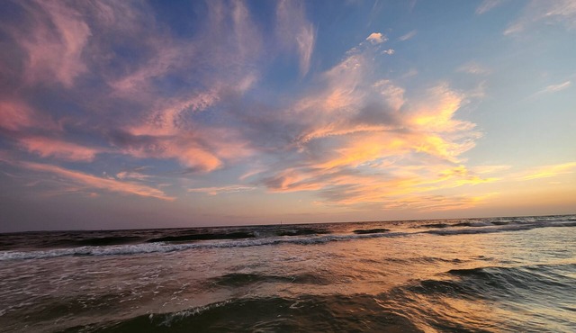 Back on the Vacation Rental Market! Enjoy the Beach Without Spending a Fortune!