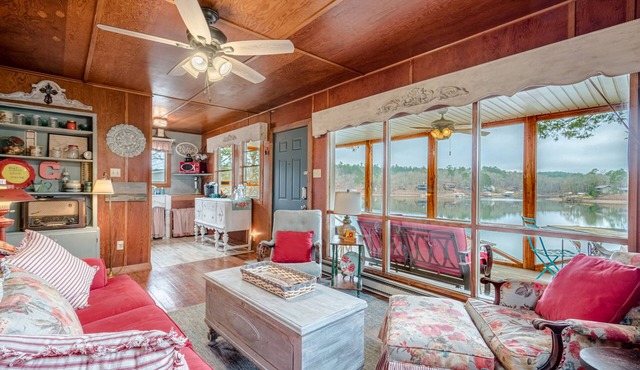 Back Porch Lake View's on Lake Hamilton Main Channel, Family Friendly, Cozy Vibe
