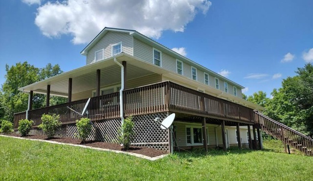 Backwoods Family Getaway! 3 Bedroom house!