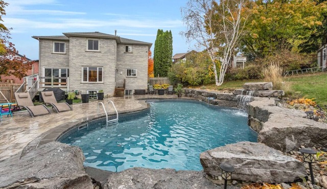 Backyard Oasis in Bradford-Pool