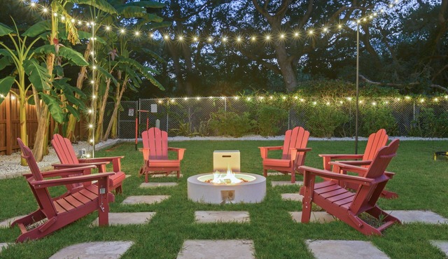 Backyard Games, Fire Pit, Heated Pool, Near Beach