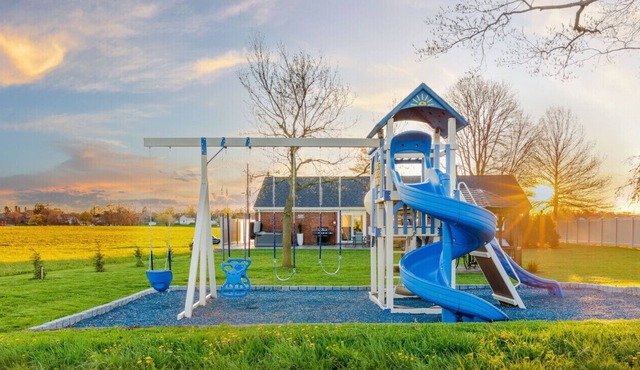 Backyard Getaway Amish Farmland Hot tub Fire pit