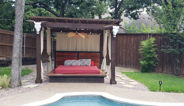 Backyard haven, modern house in upscale subdivision