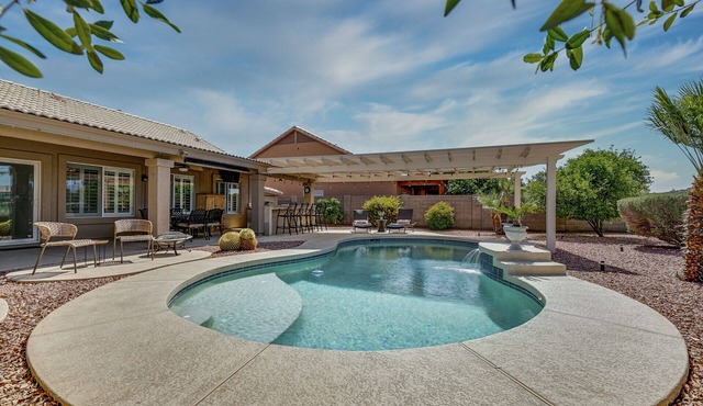 Backyard Luxury with Private Pool and Hot Tub on Golf Course