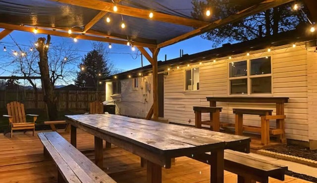 Backyard Mountain View Oasis ~ Sleeps 10 - Chinatown, Downtown