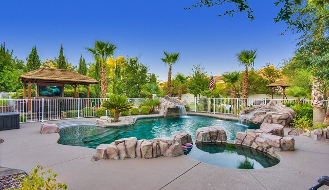 Backyard Oasis Minutes from Action