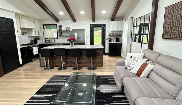 Backyard Oasis - Near Airport, Beltline & Downtown