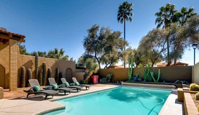 BACKYARD OASIS: POOL + SPA + PUTTING GREEN + MORE