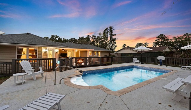 Backyard Oasis - Private Pool, gazebo, patio