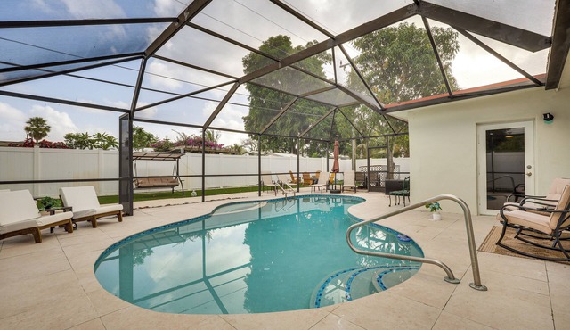 Backyard Oasis: Fort Lauderdale Home Near Beach