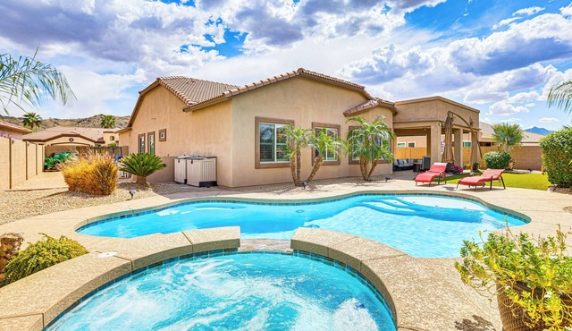 Backyard Oasis w/Fire Pit: Laveen Village Retreat