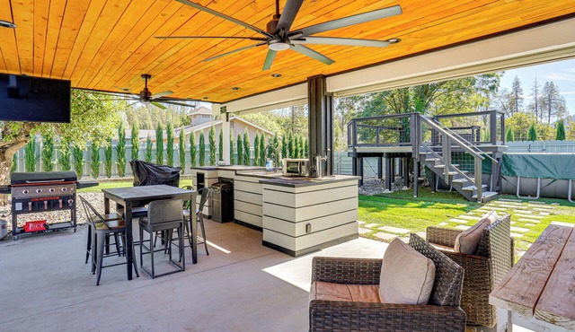 Backyard Oasis w/Hot Tub & Views: Weaverville Gem