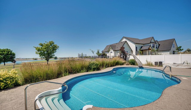Backyard Oasis w/Outdoor Kitchen! Moses Lake Home