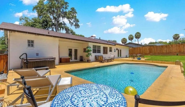 Backyard Oasis w/pool & hot tub