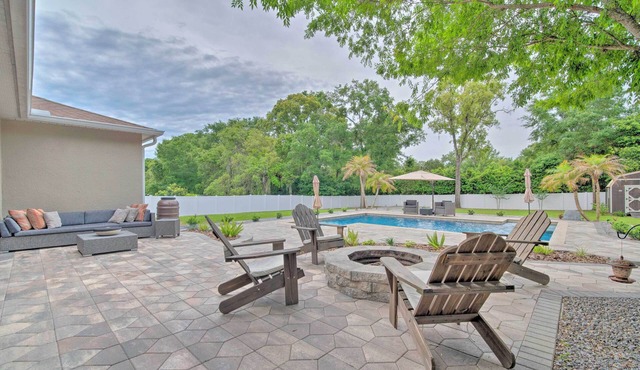 Backyard Oasis w/Pool: Airy Crystal River Retreat