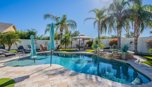 Backyard Paradise in the Valley! Pool/Jacuzzi!