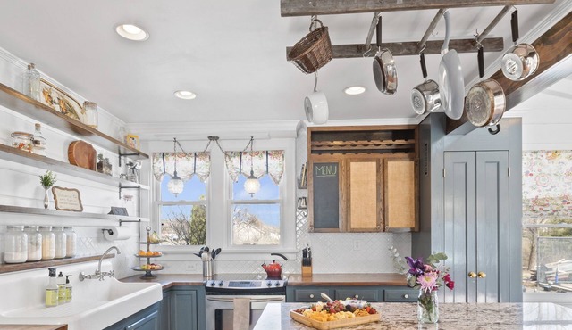 BACKYARD WANDERLAND - Near ARK & Creation Museum - perfect for big families!