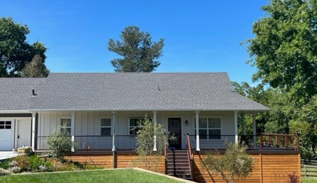 Backyard Wine Country Guest Cottage - Acorn Oaks