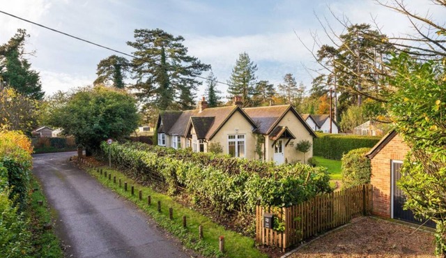 Badgemore Cottage - From 250 Per Night