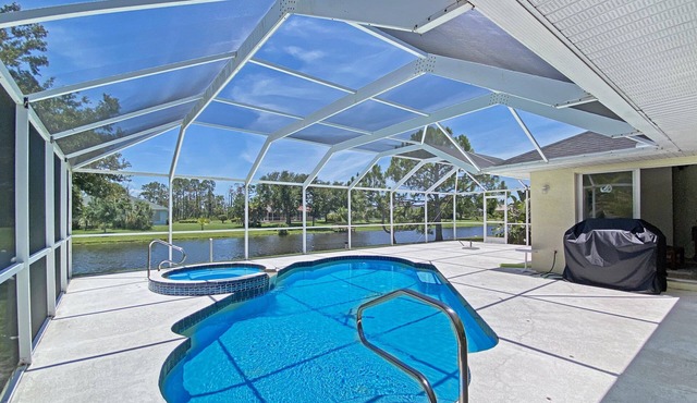 Badger house, full refund*, heated pool, sleeps 6