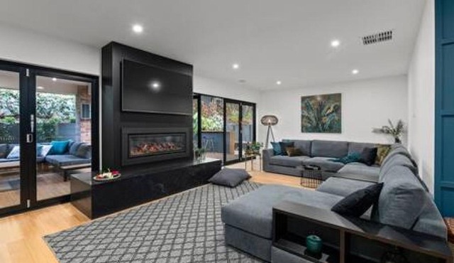 Badger House - Stunning Entertainer Fire