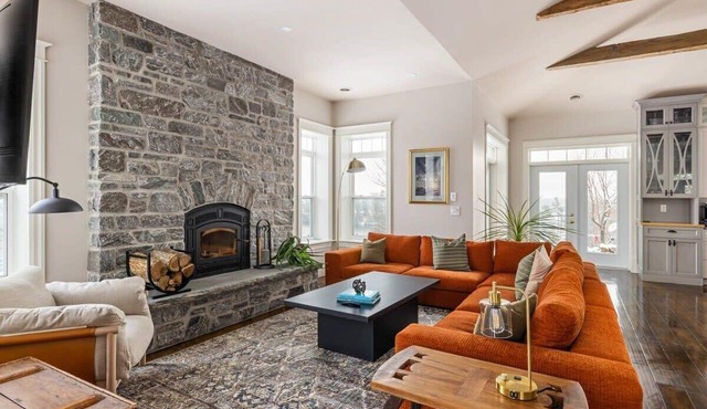 Badger's Sett - Estate on point with hot tub