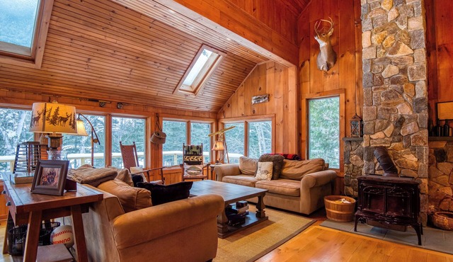 Badgers Camp - Beautiful and spacious home on Dodge Pond